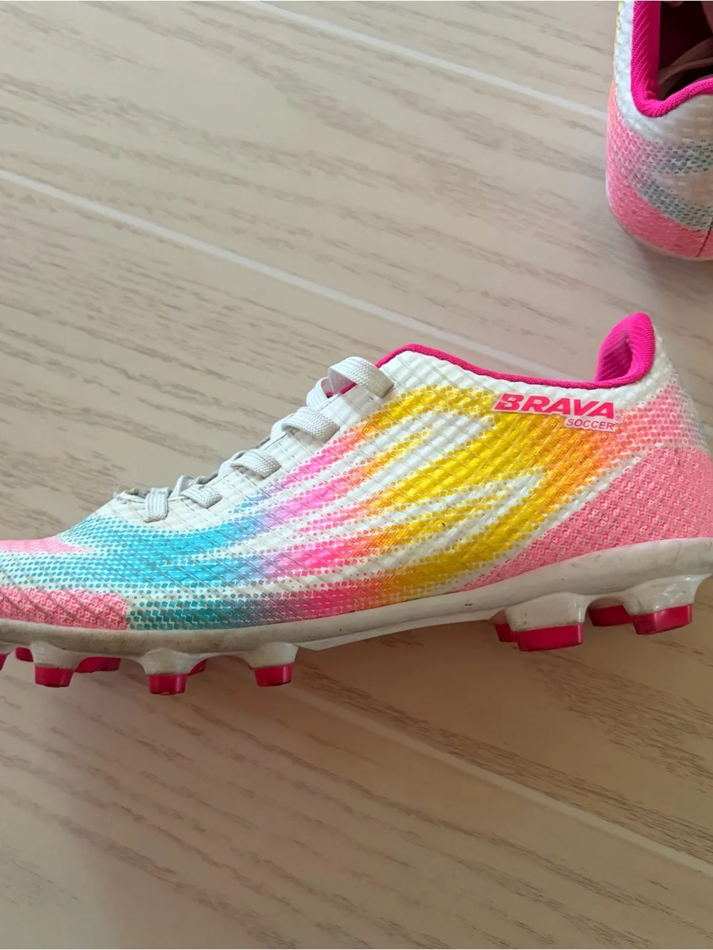 Brava Soccer Cleats Size 4.5 D